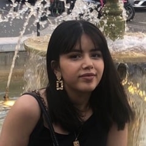 Nesrine - Prof de maths - Gennevilliers