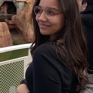 Alyssa - Prof d'histoire - géo - Nanterre