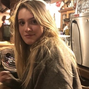 Julie - Prof d'histoire - géo - Paris