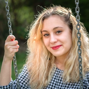 Anissa - Prof d'aide à la rédaction de mémoires et thèses - Vierzon