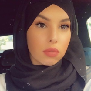 Hanifa - Prof de français - Évry-Courcouronnes
