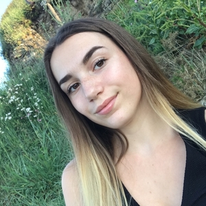 Lola - Prof d'aide aux devoirs - Le Bono