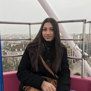 Lara - Prof de maths - Dijon