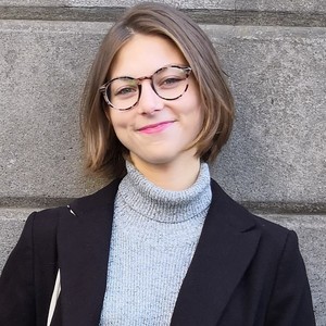 Alice - Prof d'économie - Courbevoie