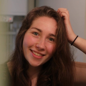 Lara - Prof d'initiation internet - Paris