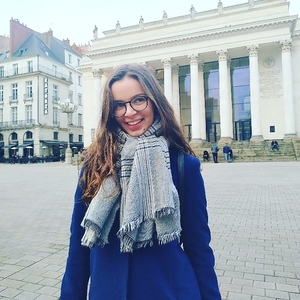 Raphaële - Prof d'histoire - géo - Paris