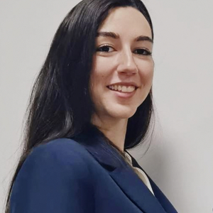 Julie - Prof de droit - Paris