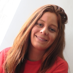 Romane - Prof d'histoire - géo - Paris