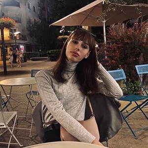 Emília Ella - Prof d'anglais - Paris