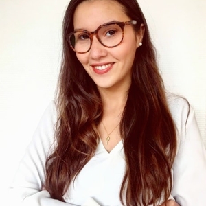 Sara Khadija - Prof de marketing - Antony
