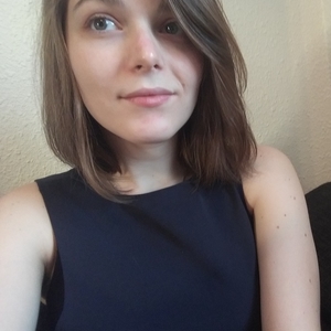 Julie - Prof de français - Pirey
