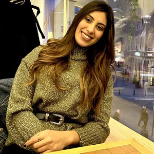 Meriem - Prof d'anglais - Châtillon