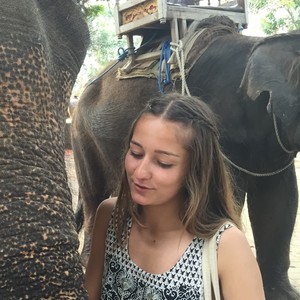 Laure - Prof de physique - chimie - Paris