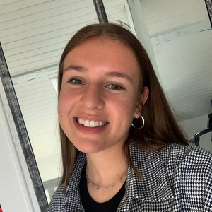 Laura - Prof d'aide aux devoirs - Tours