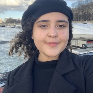Elif Gulsah - Prof de physique - chimie - Paris