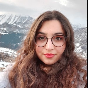 Manal - Prof d'anglais - Saint-Thibault-des-Vignes