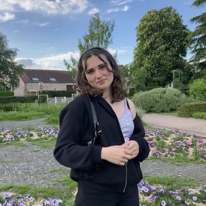 Romane - Prof de maths - Coignières