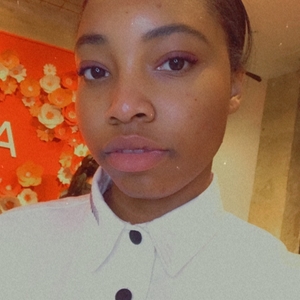 Eva - Prof de physique - Paris