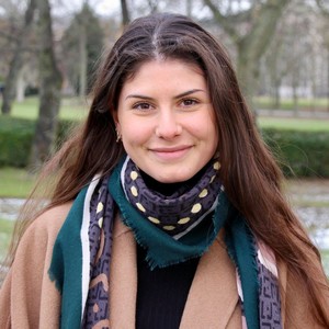Laura - Prof d'anglais - Carros