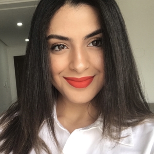 Hela - Prof de marketing - Paris