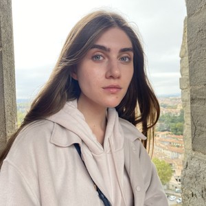 Valeriia - Prof d'architecture - Paris