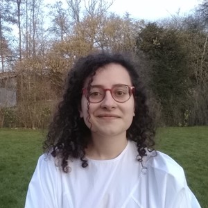 Juliet - Prof d'économie - Paris