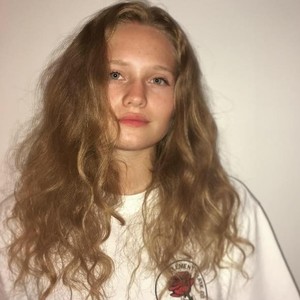 Chloé - Prof d'aide aux devoirs - Sallenôves