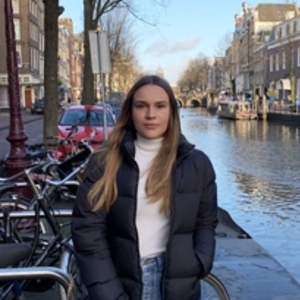Julie - Prof de maths - Paris