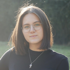 Léa - Prof de physique - Saint-Étienne-de-Crossey