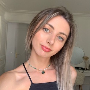 Hannah - Prof de physique - Paris
