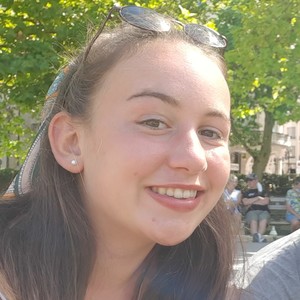 Julia - Prof d'aide aux devoirs - Montlignon