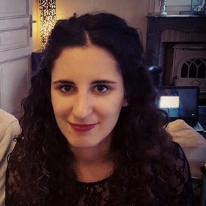 Laura - Prof de SVT - Paris
