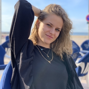 Léna - Prof de maths - La Destrousse