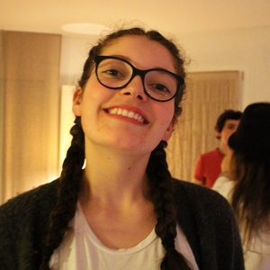 Noemie - Prof de SVT - Basly