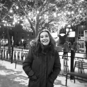 Sara - Prof d'économie - Paris