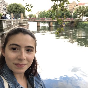 Louise - Prof d'histoire - géo - Strasbourg
