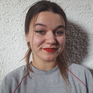 Léa - Prof de français - Caillavet