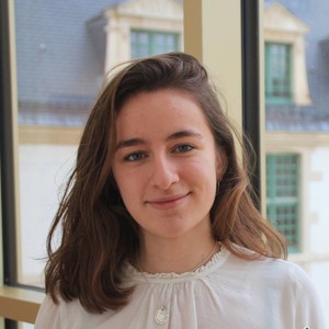 Anouk - Prof d'histoire - géo - Saint-Cyr-sur-Loire
