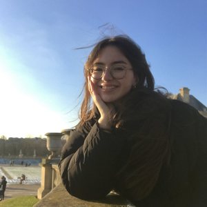 Nora - Prof d'histoire - géo - Paris