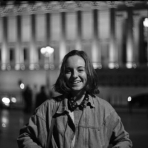 Adélaïde - Prof d'histoire - géo - Paris