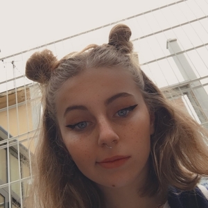 Naila - Prof d'anglais - Puget-Ville