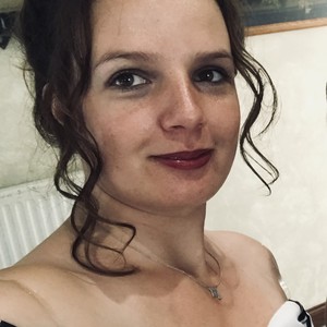 Julie - Prof d'histoire - Loivre