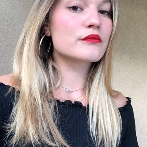 Elodie - Prof de droit - Montélimar