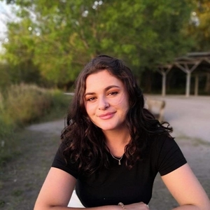 Elodie - Prof de SVT - Cantin