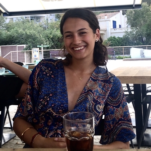 Laura - Prof d'économie - Paris