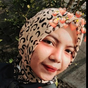 Shania Ayu - Prof de graphisme - Purwodadi