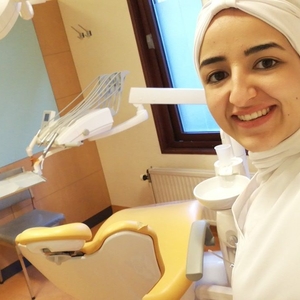 Nazanine - Prof de biologie - Kraainem