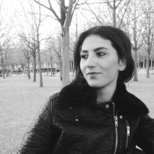 Nazli-Ambrine - Prof de graphisme - Paris