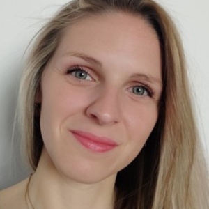 Coline - Prof de yoga - Tassin-la-Demi-Lune