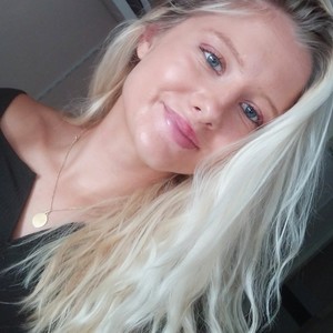 Lisa - Prof de yoga - Tours